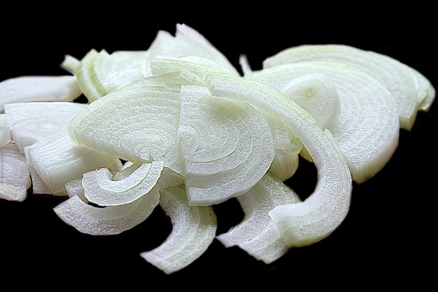 onion causes bad breath